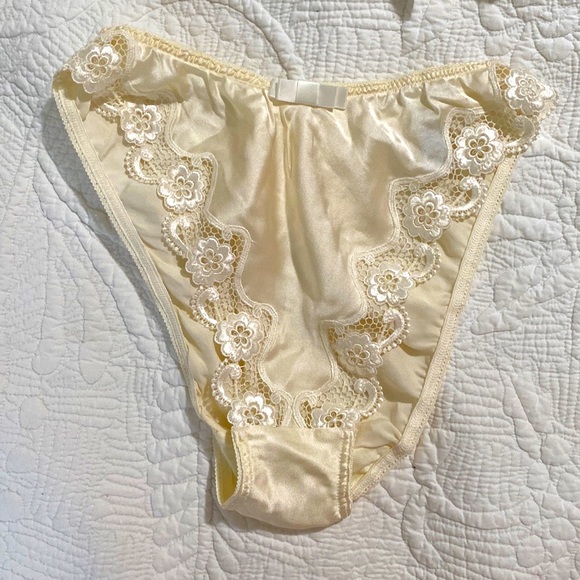 Christies Silk Bra and Panty set. New - Picture 4 of 12